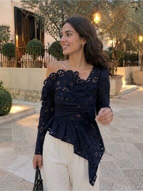 NWT Self-Portrait Navy Asymmetric Floral Broderie Frill Top Size 2 MSRP $415